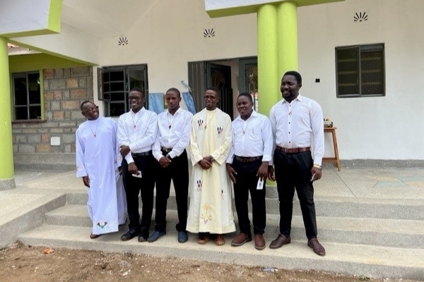 Four new candidates from Kenya and Uganda for the Salvatorian formation who will later join the proposed international novitiate house in Uganda.